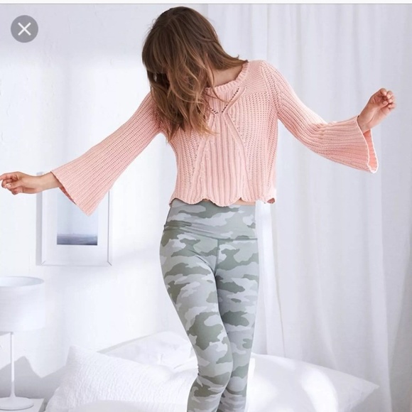 aerie Sweaters - Aerie Peach Scallop Hem Knit Sweater - S Petite